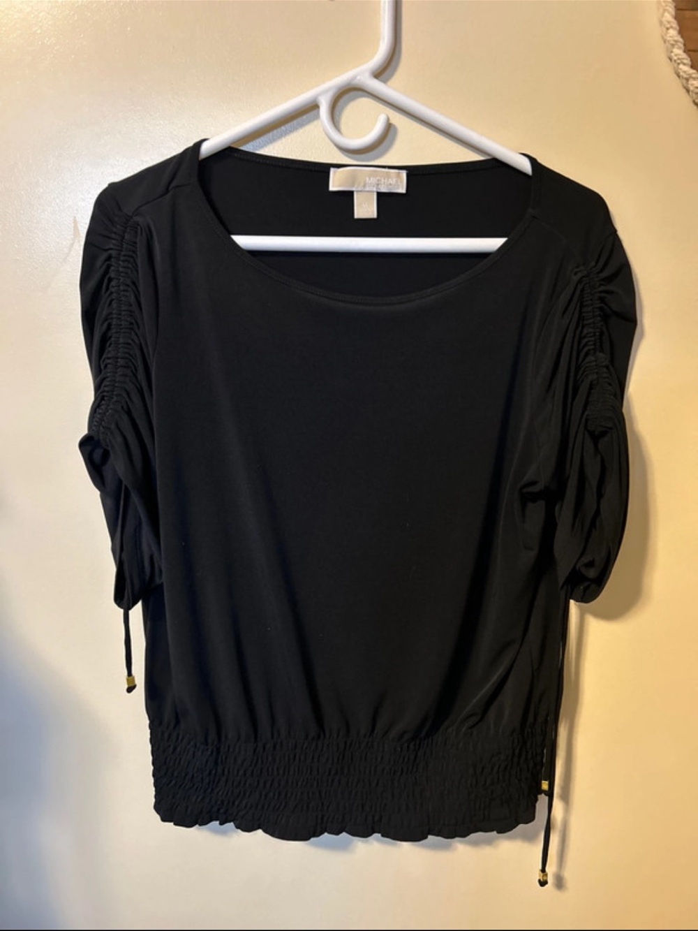 MICHAEL Michael Kors Black Short-Sleeve Ruched-Sleeve Top